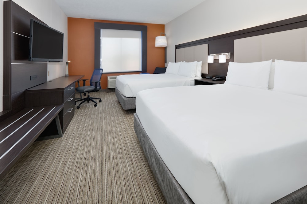 Standard Room, 2 Queen Beds, Accessible (2 Bed, Hear, Mobility Tub) - Photo 1