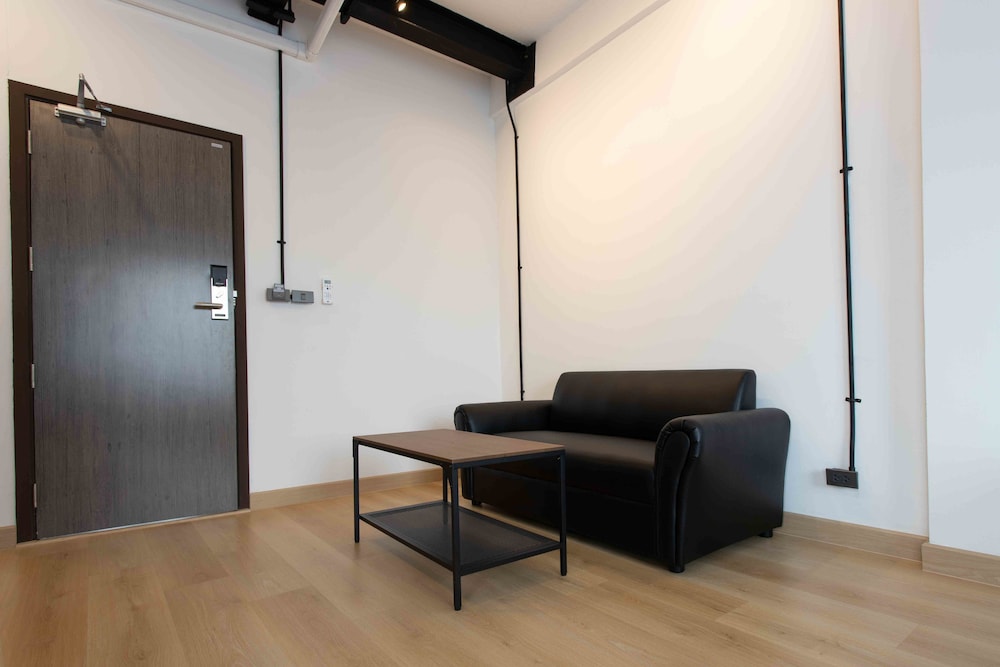 Studio Twin Room With Balcony (No Elevator, 4 Stories Wing)
