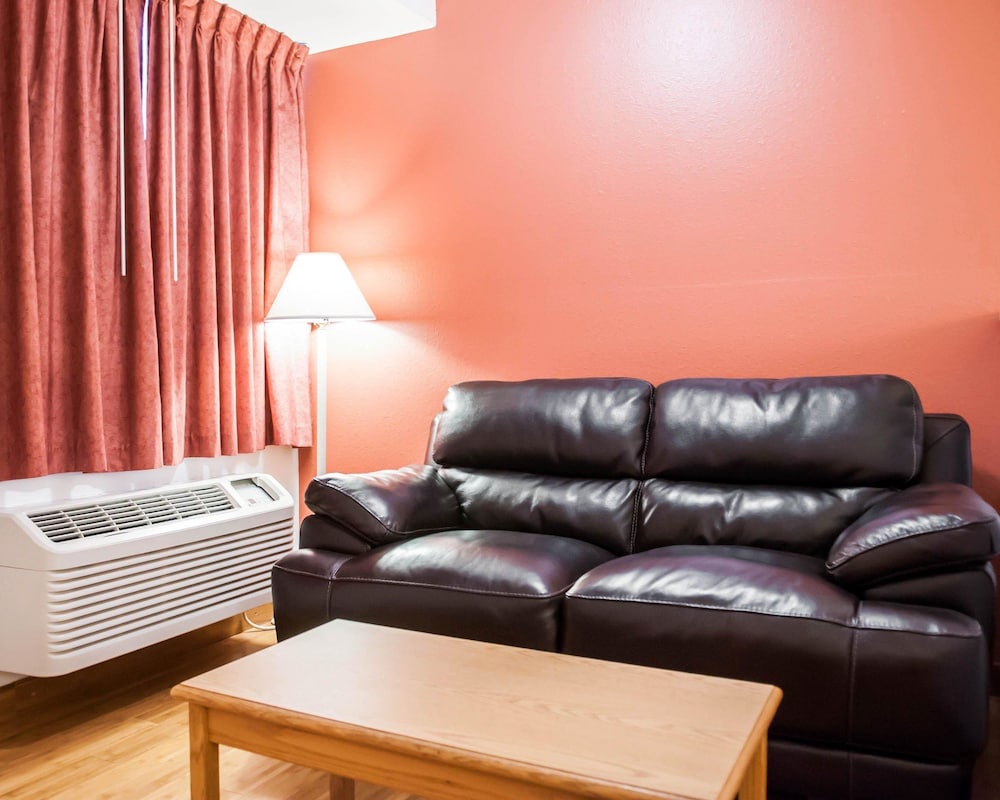 Suite, 1 King Bed, Non Smoking - Photo 4
