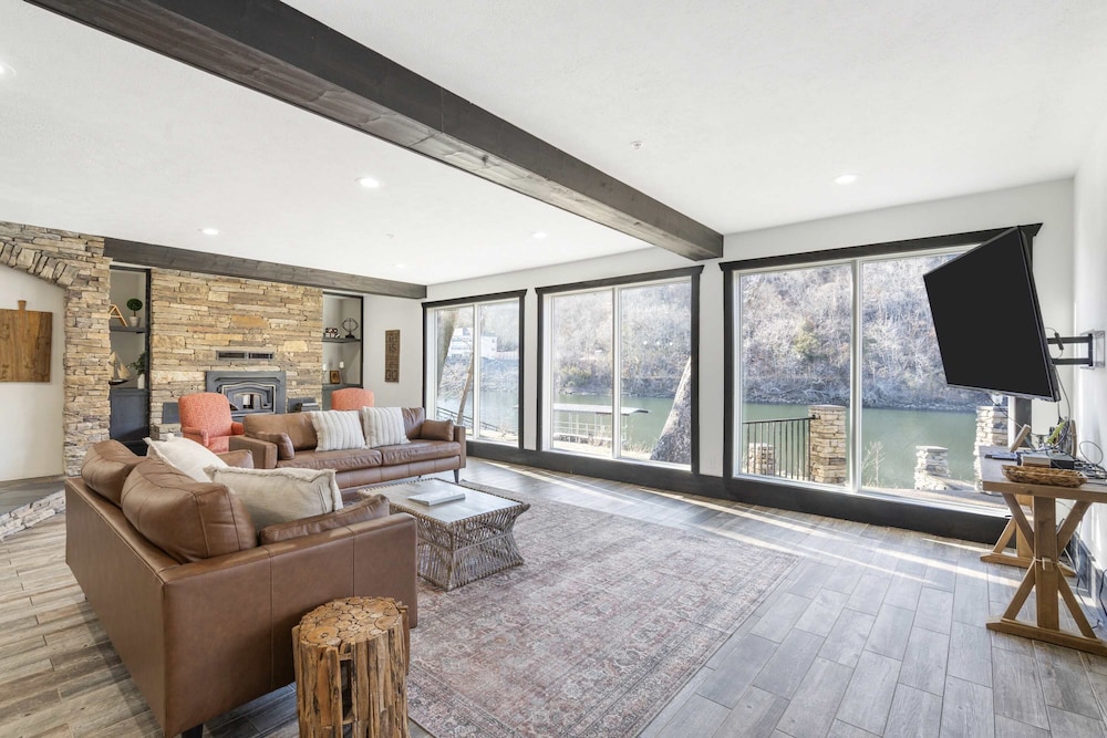 House, Multiple Beds, Patio (Foggy River Retreat) photo 1