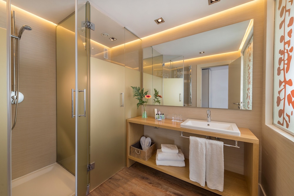Superior Deluxe Double Room - Photo 7