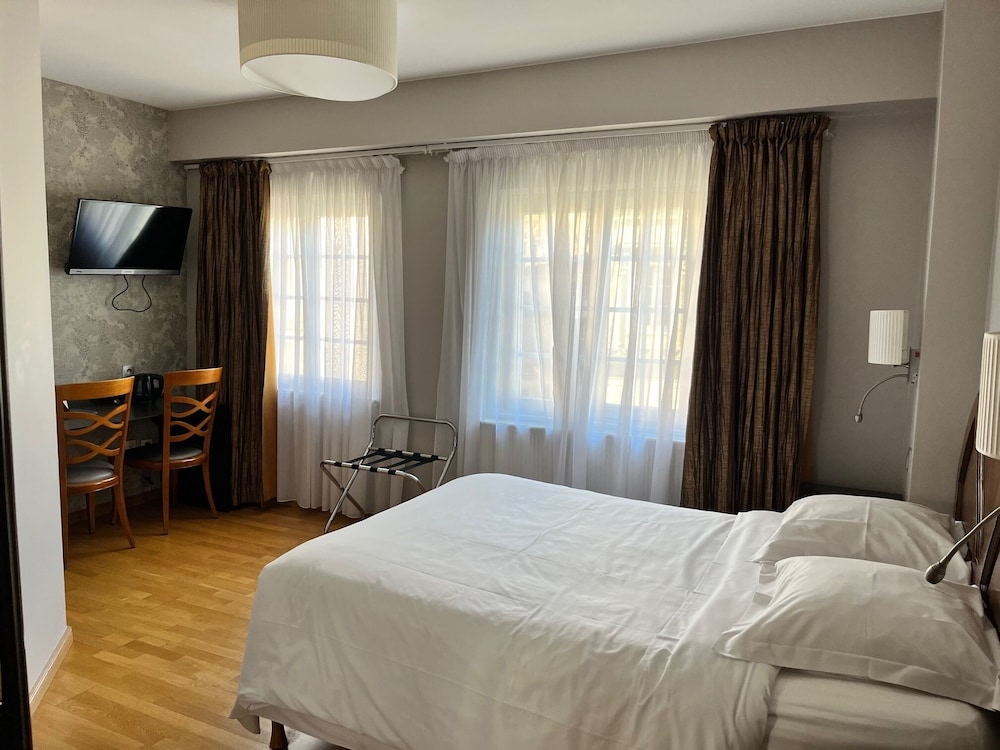 Standard Double Room - Photo 4