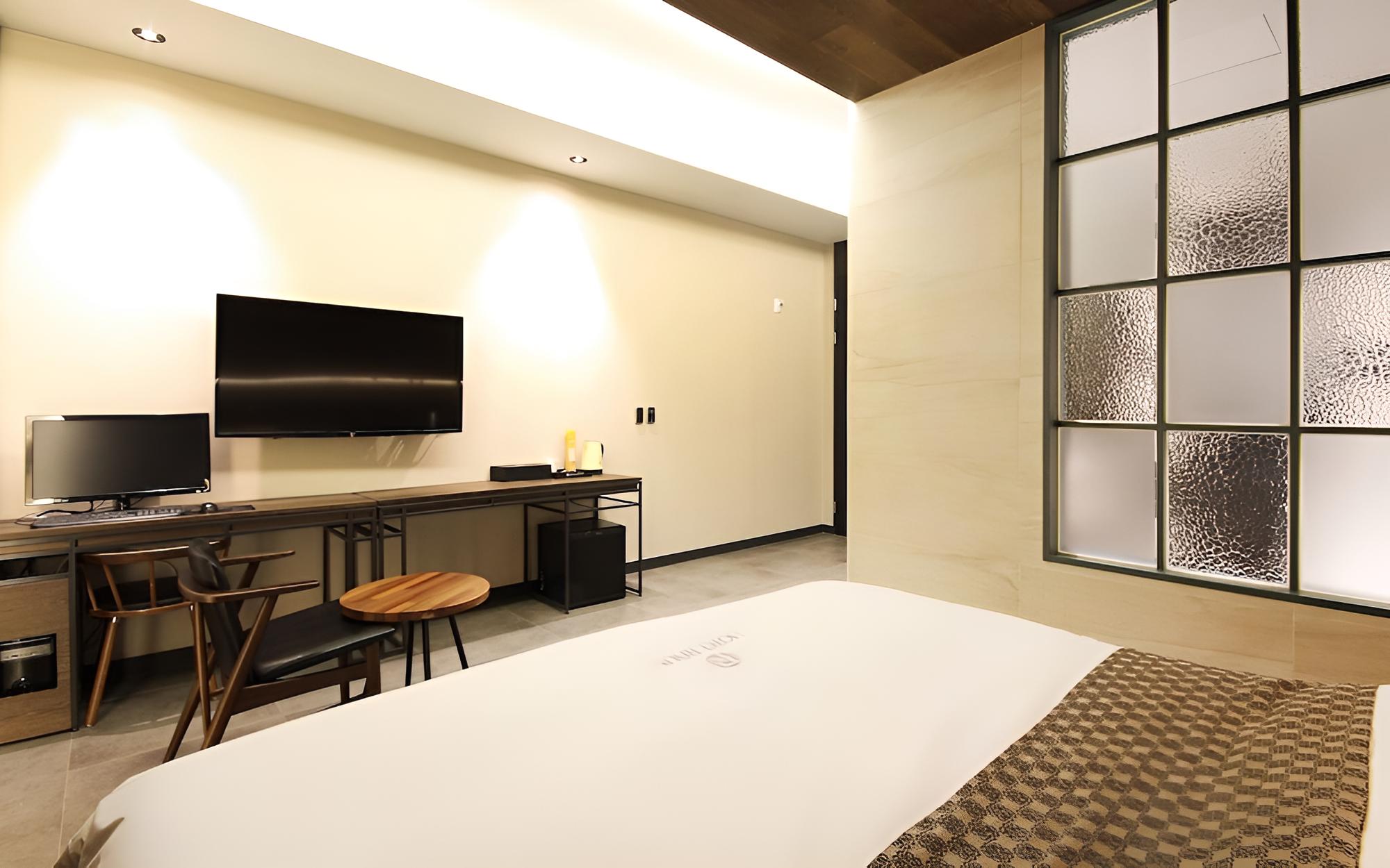 Room (Special (65-inch smart TV free Netfli) - Photo 4