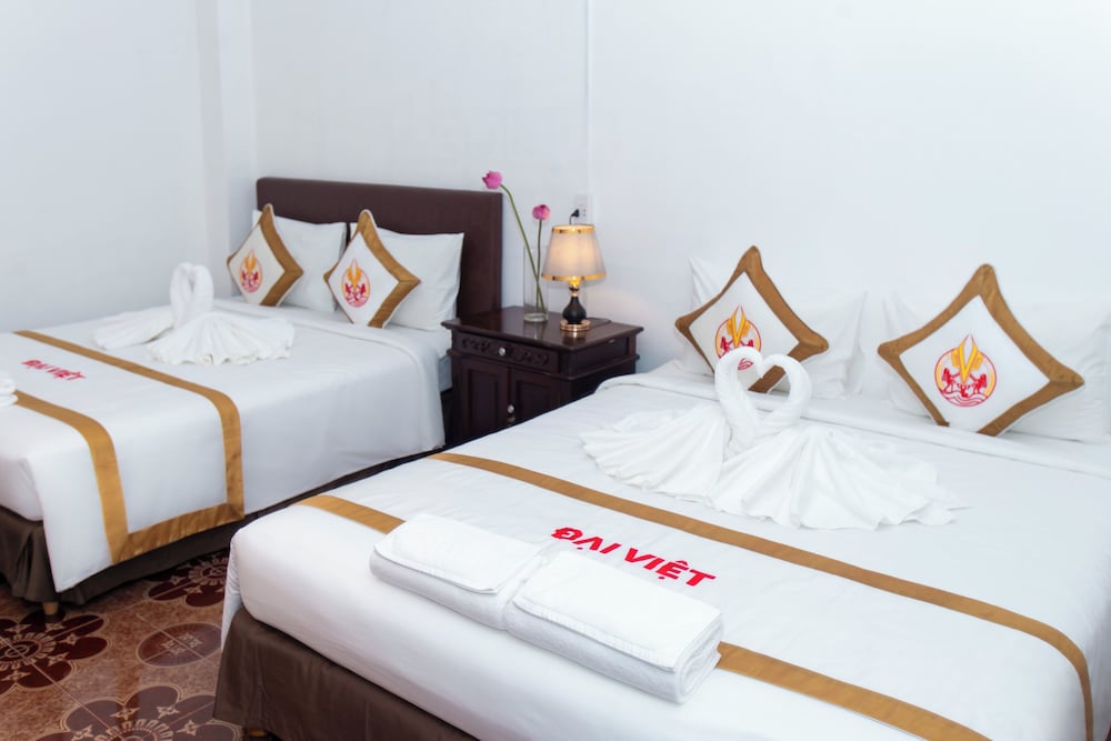Deluxe Room, 2 Queen Beds, Housekeeping, City View
