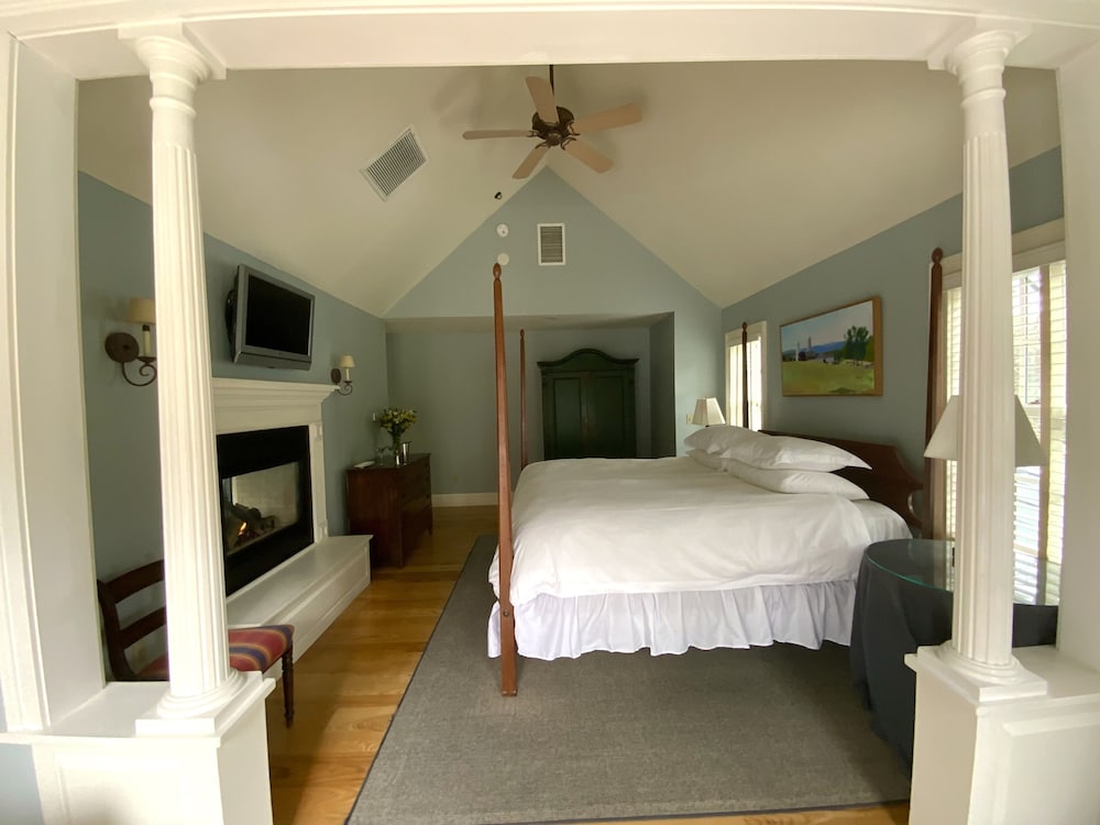 Family Room photo 2