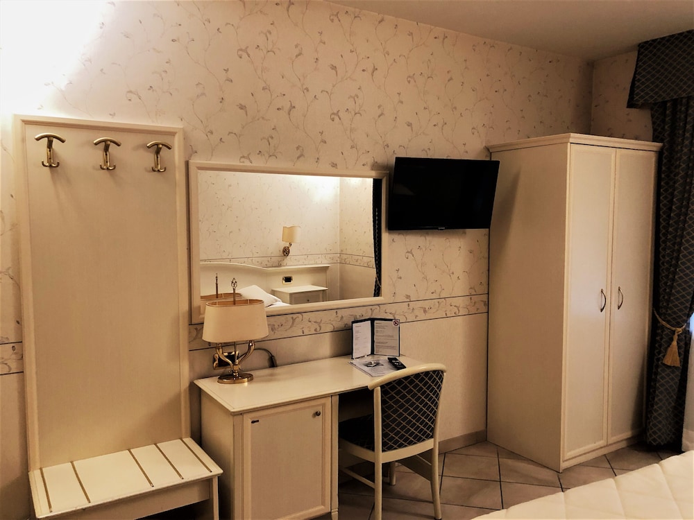 Double Room - Photo 3