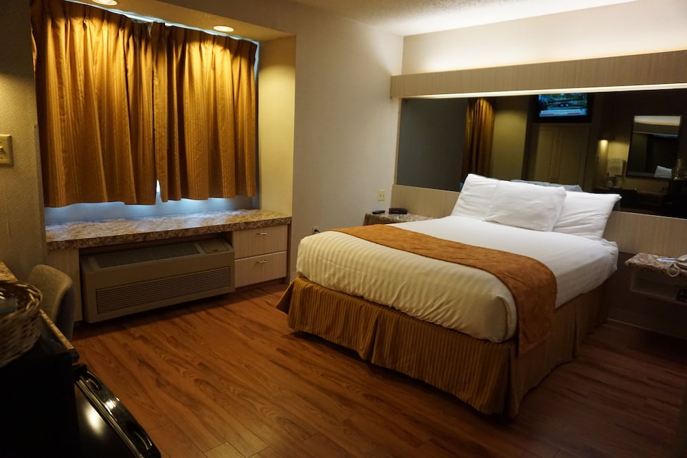 Comfort Single Room, 1 Queen Bed, Non Smoking - Photo 1