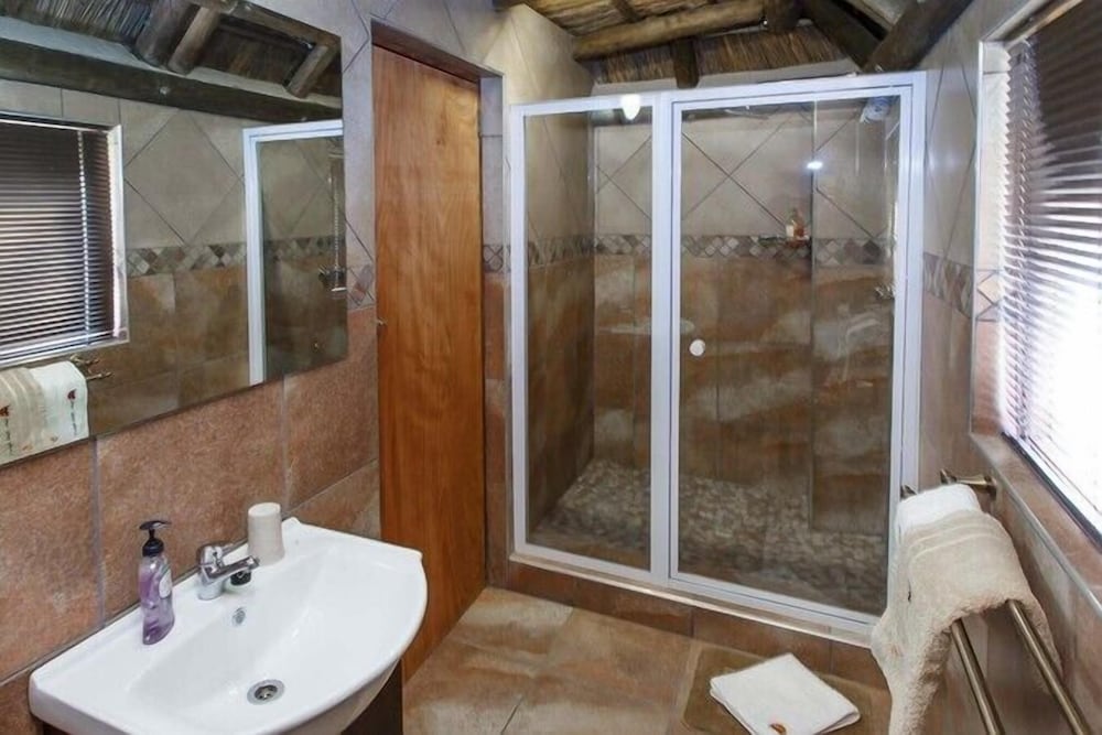 Twin Bed Thatched Chalets photo 3