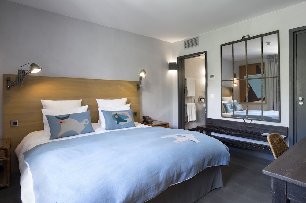 Deluxe room - square view photo 3