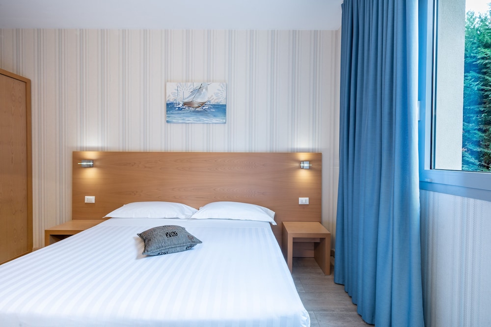 Standard Double Room - Photo 7