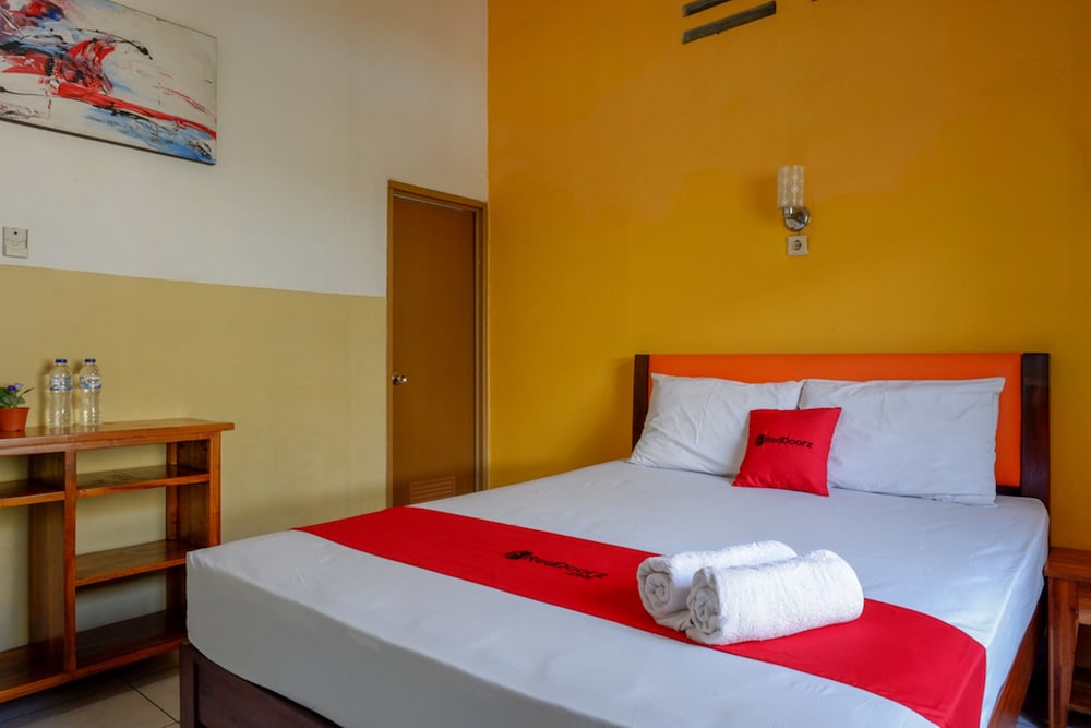 Deluxe Room (Reddoorz) - Photo 2
