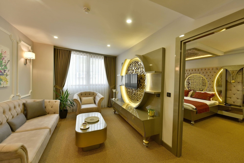 Corner Suite photo 3