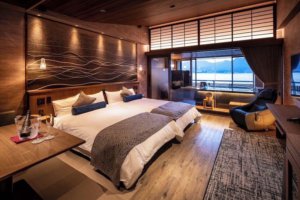 Premium Twin Room, Private Bathroom, Ocean View photo 1