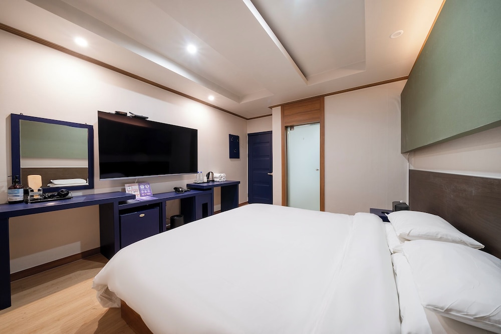Basic Double Room, Non Smoking photo 1