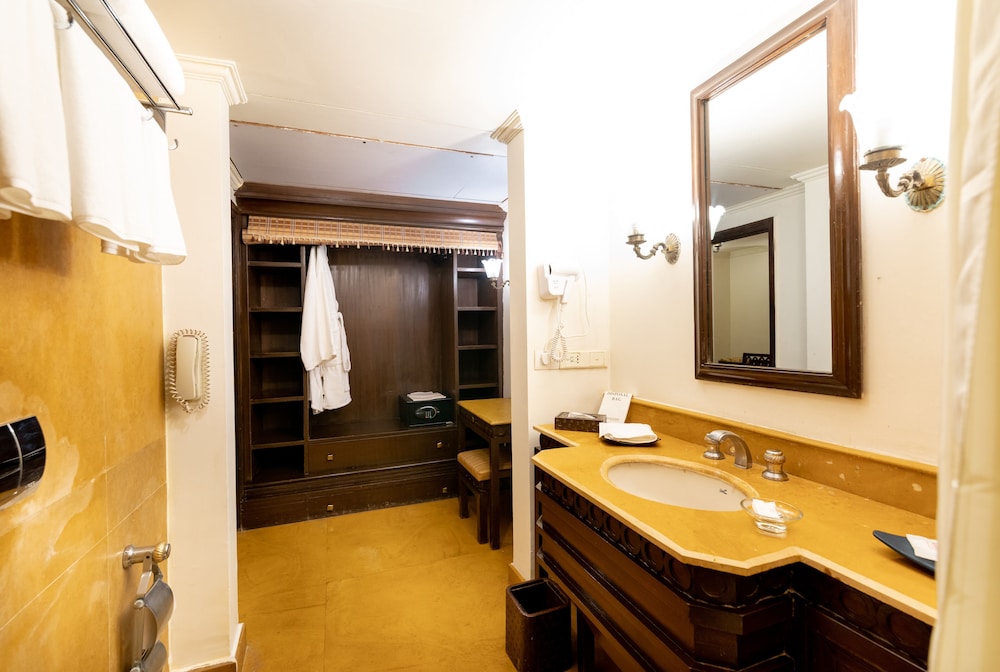 Darbari Suite photo 2