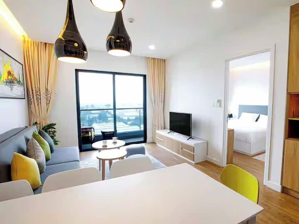 Premier Suite, 2 Bedrooms, Club Lounge Access, Pool View