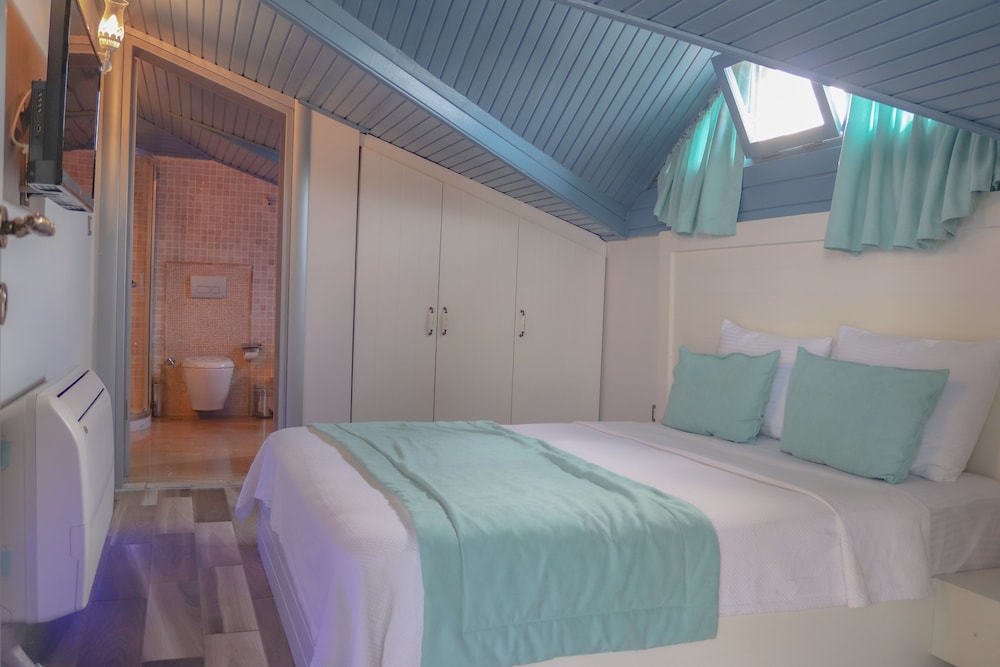 Comfort Loft, 1 Bedroom, Non Smoking, Partial Sea View photo 1