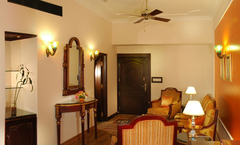 Crown Club photo 2