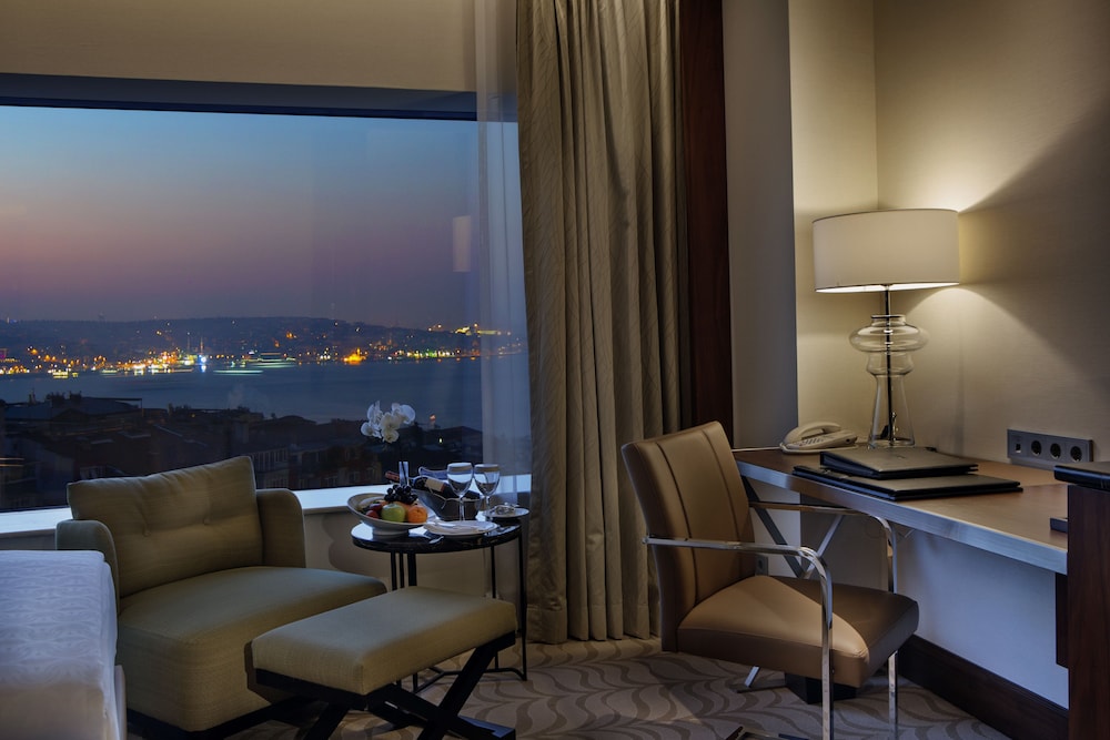Two Bedroom Family Suite with Bosphorus View, Lounge Access