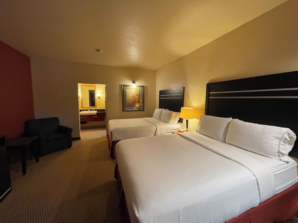 Comfort Studio Suite, 2 Queen Beds photo 1