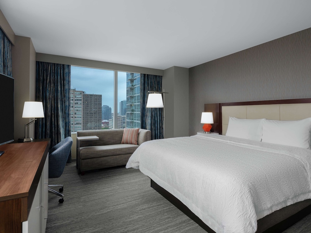 Room, 1 King Bed, Refrigerator