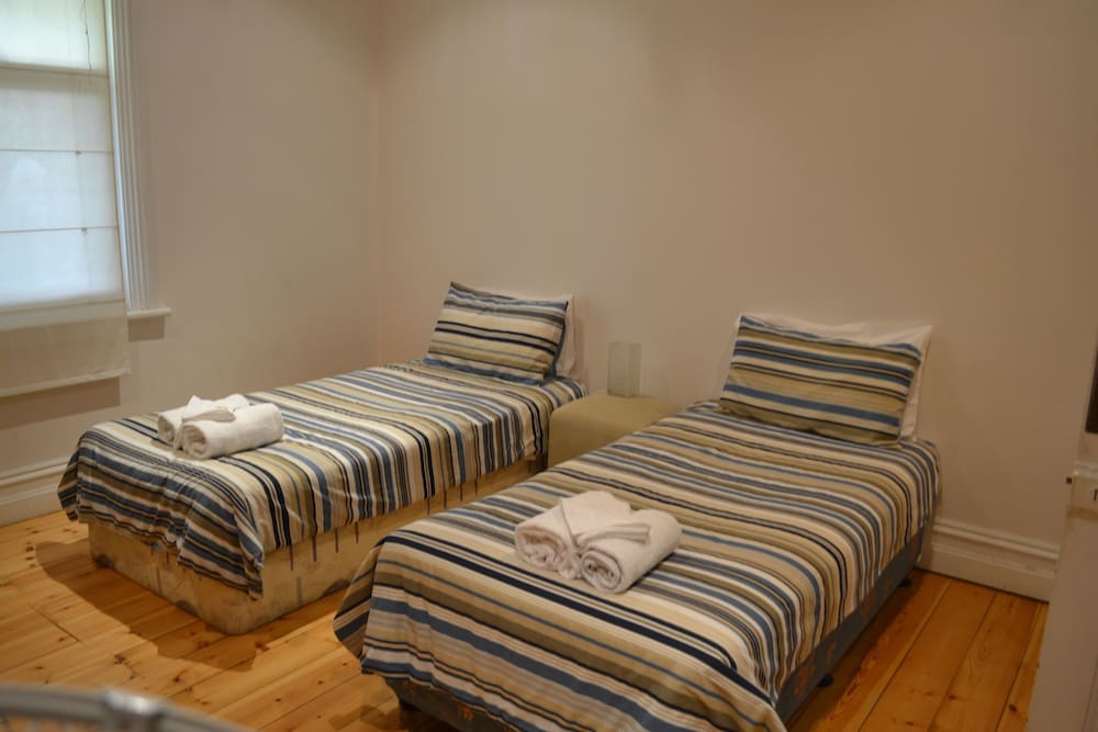 Tin House Escape – Multi Bedroom Apartment photo 1