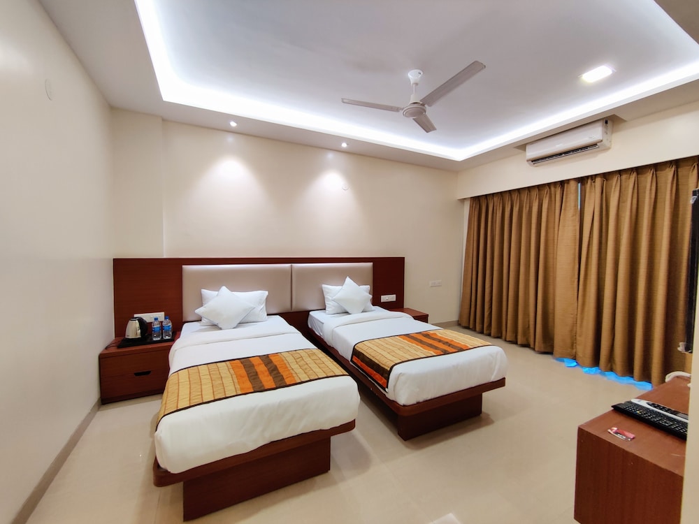 Deluxe Twin Room with Balcony - Photo 26