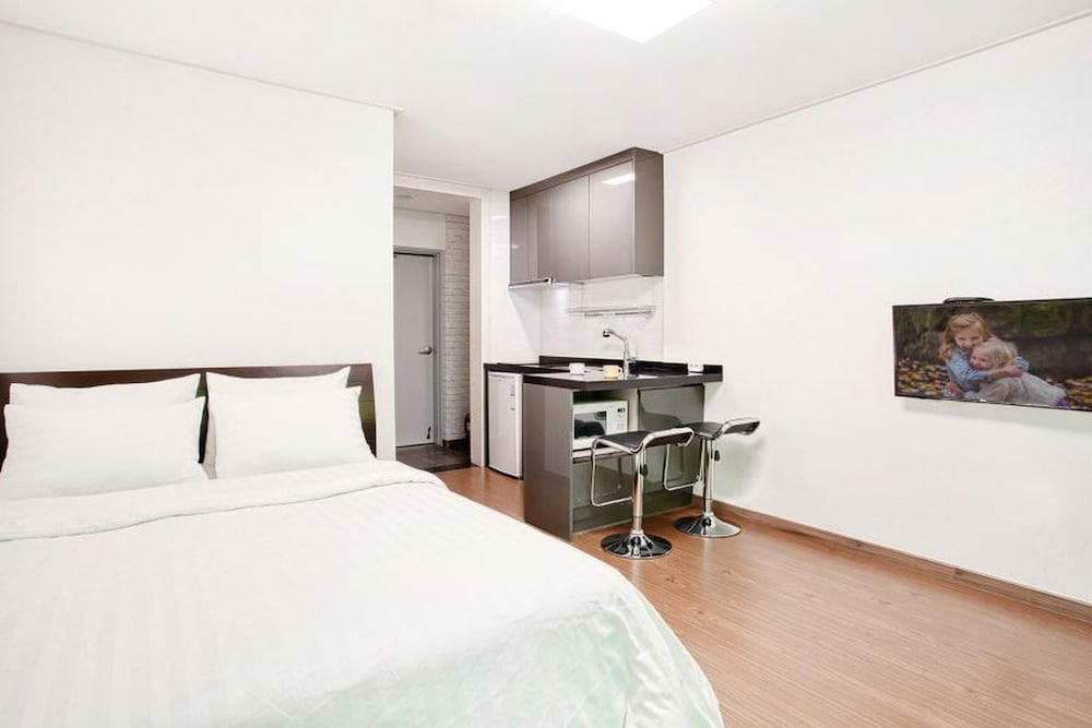 Basic Room, 1 Bedroom (Building A 1st Floor (Random4)) - Photo 4