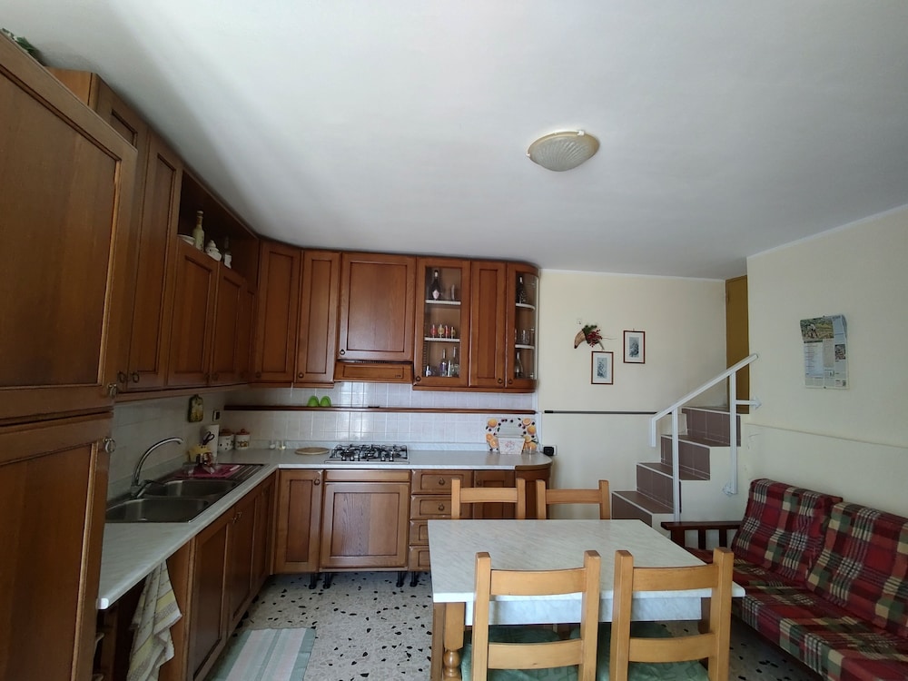 Suite, 1 Bedroom, Kitchen, Ground Floor photo 3
