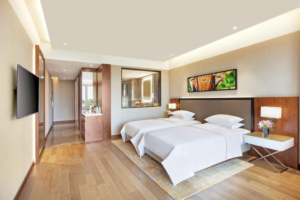 Room, 2 Twin Beds (Club Access, Backwater View)
