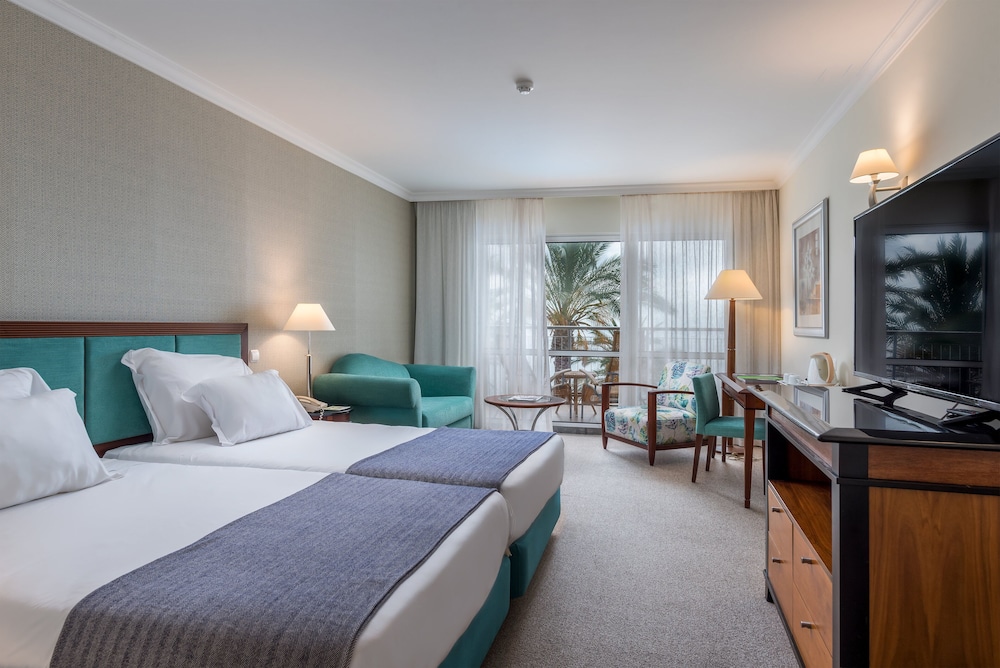 Double or Twin Room (Land View) - Photo 4