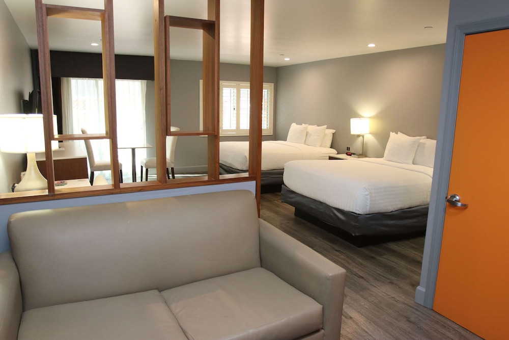 Basic Room, 2 Queen Beds, Non Smoking - Photo 7
