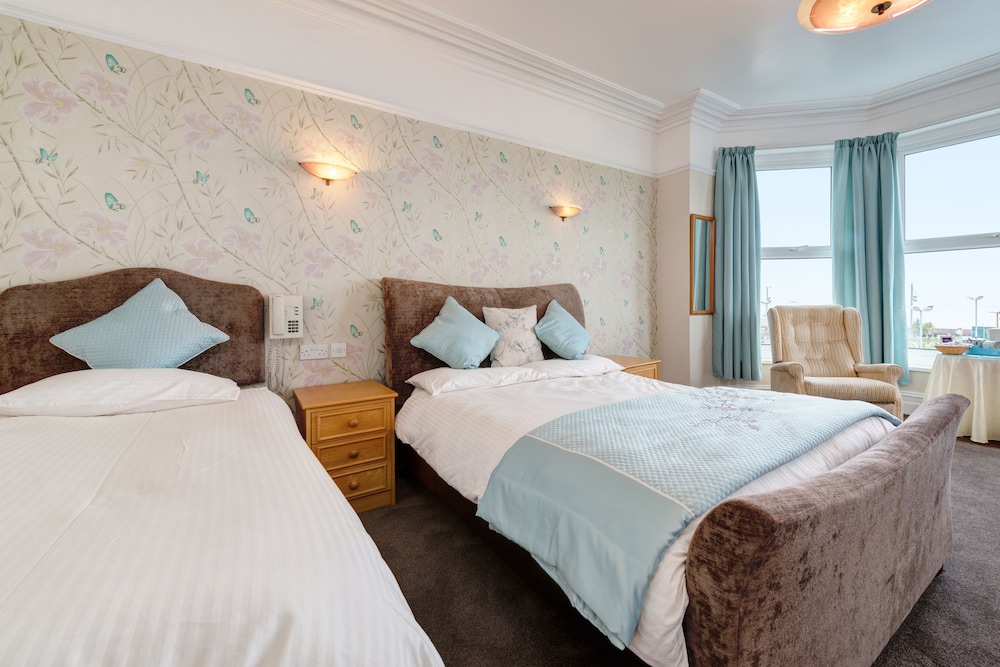 Twin Room - Photo 3