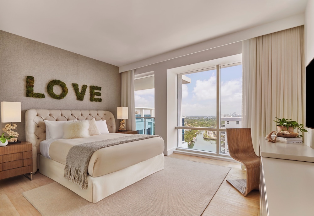 Room, 3 Bedrooms, Balcony, Ocean View (PH)