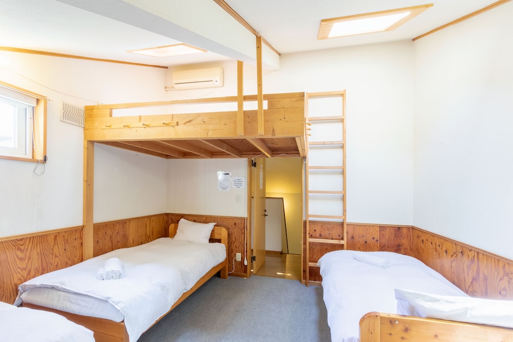 Single Bed in Co-ed Dormitory photo 1