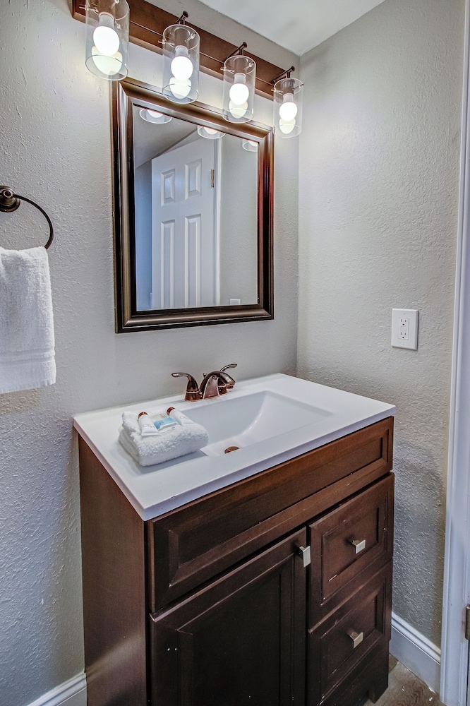 Standard Room, 2 Queen Beds (Creekside) - Photo 5