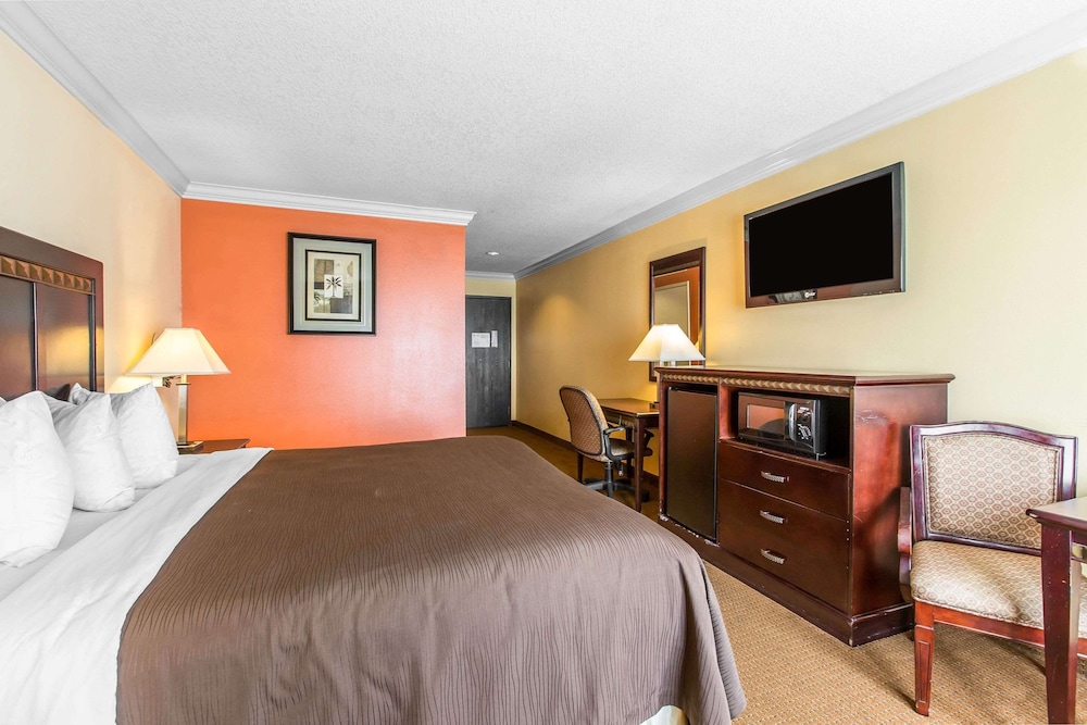 Suite, 1 Queen Bed with Sofa bed, Non Smoking - Photo 1