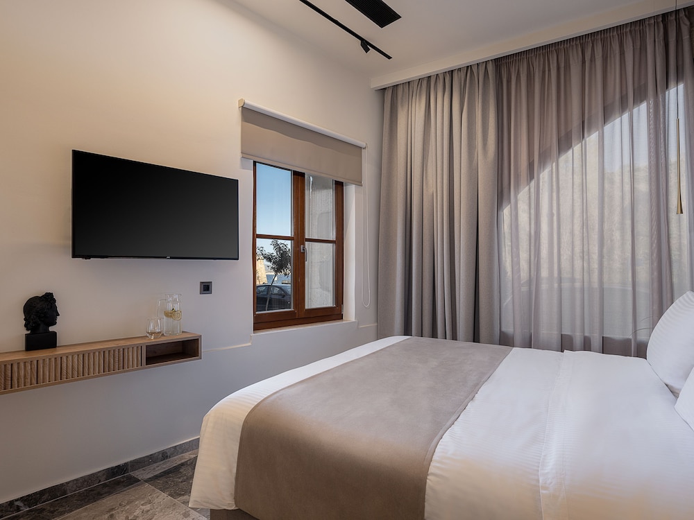 Classic Studio Suite, 1 Bedroom, Non Smoking, Ground Floor photo 1