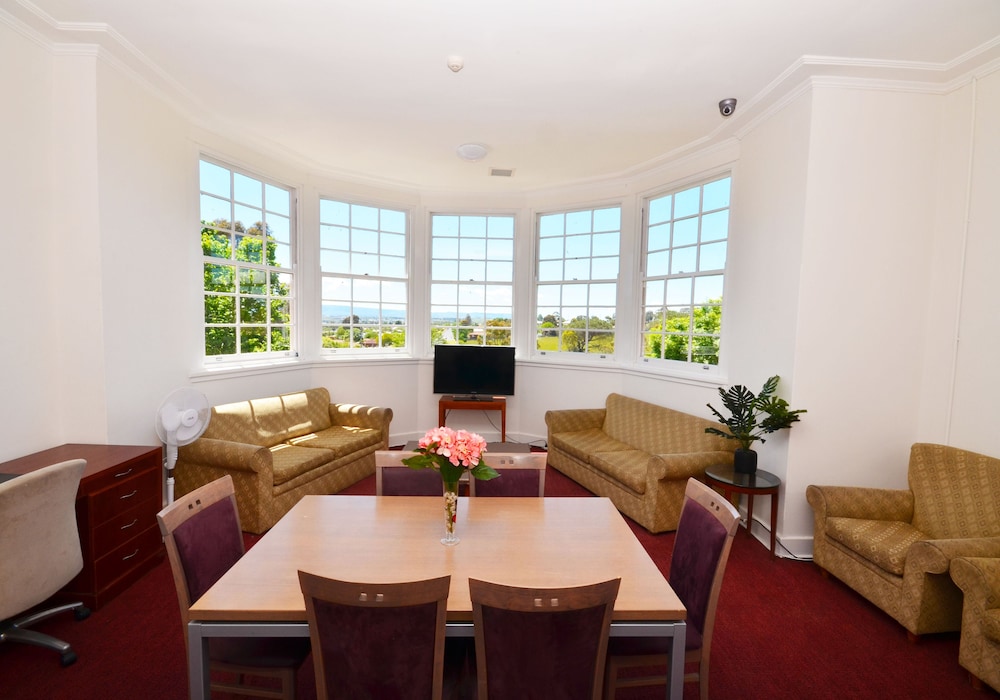 Deluxe Apartment, 6 Bedrooms, Kitchen, Mountain View photo 1