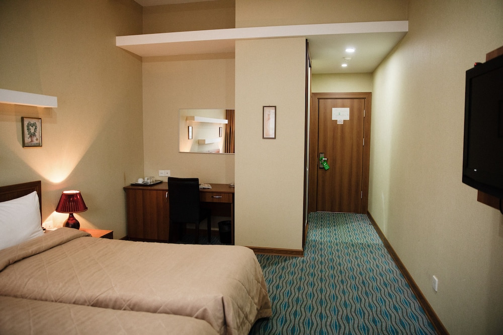 Standard Twin Room - Photo 3