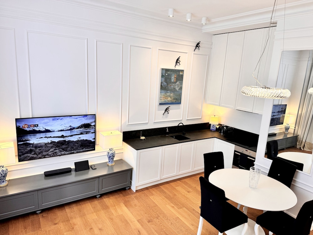 VOTRE Suite, 1 Bedroom (Royal Route View, 62 m2, ul. Królewska 2)
