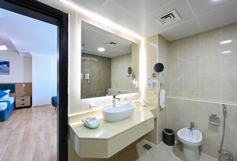 Family Apartment, 3 Bedrooms, Non Smoking, Kitchen - Photo 7