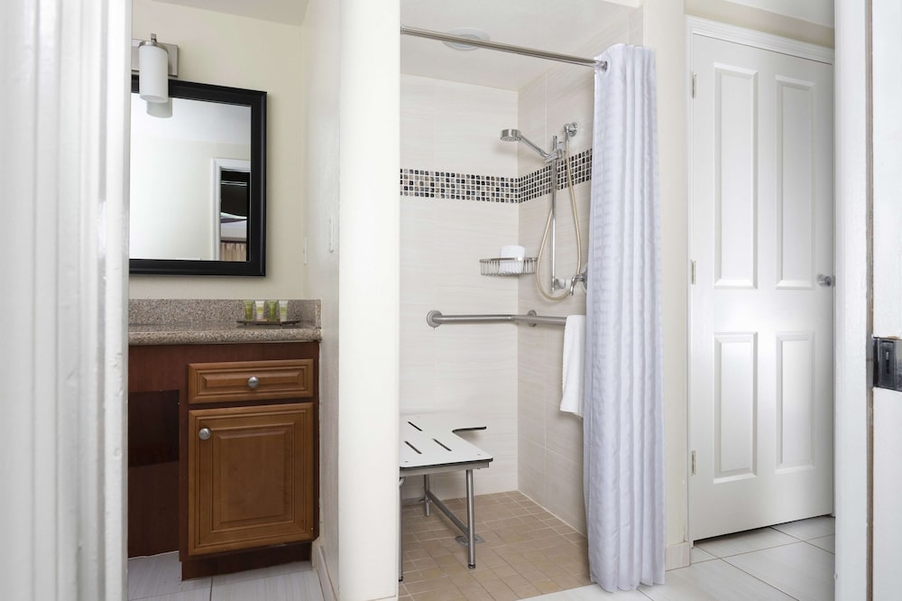 Suite, 1 Bedroom, Accessible, Kitchen (Mobility & Hearing, Roll-in Shower) thumbnail 6