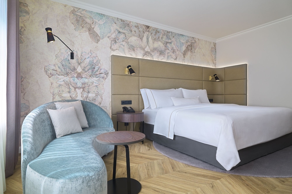 Deluxe Room, 1 King Bed