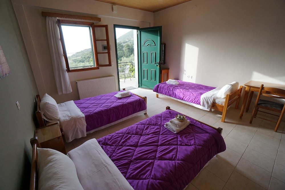 Comfort Triple Room (4)
