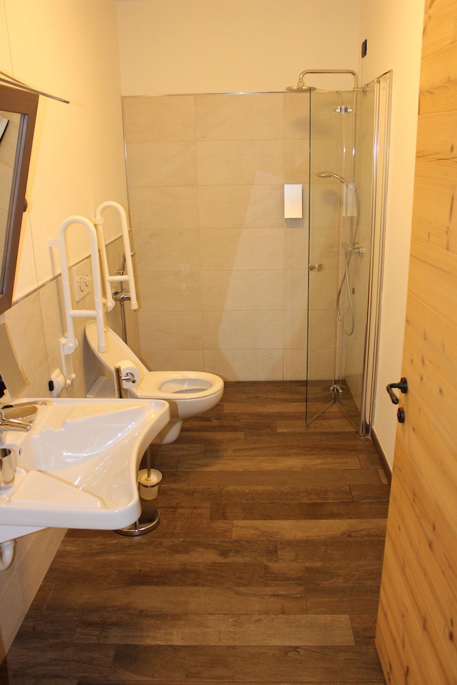 Double Room, 1 Queen Bed, Accessible, Valley View photo 2