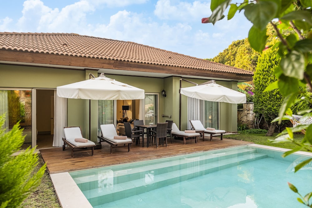 Bali Deluxe Villa (5 people use)