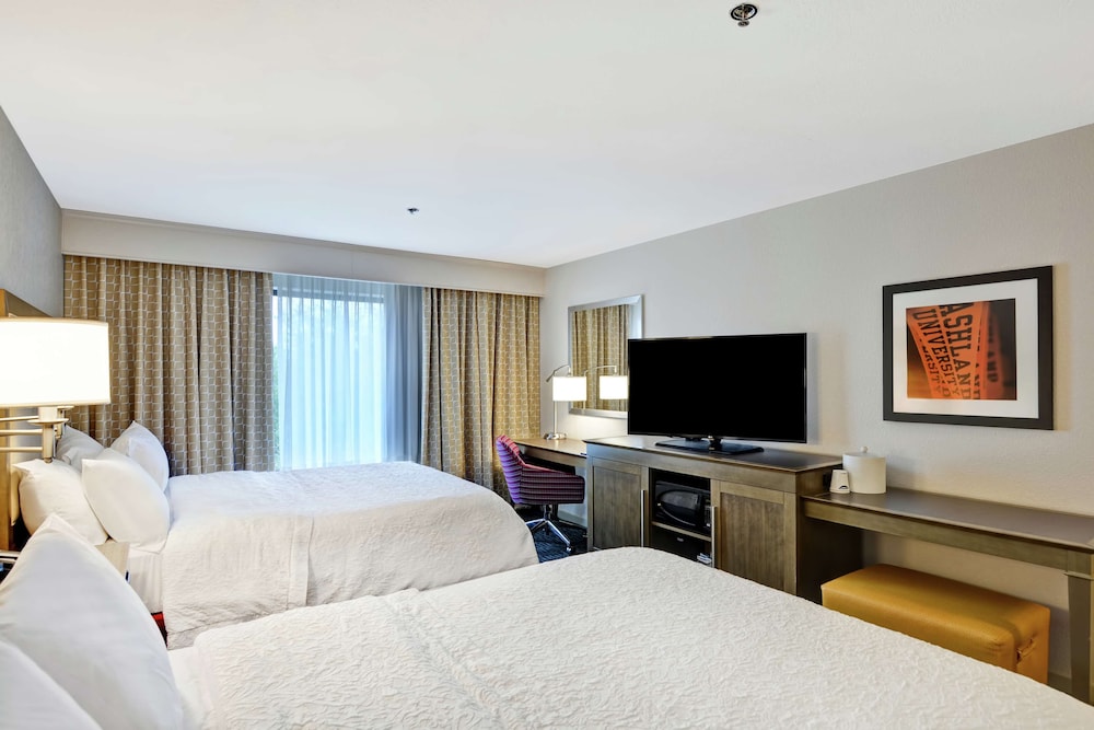 Room, 2 Queen Beds, Accessible, Bathtub (Mobility & Hearing)
