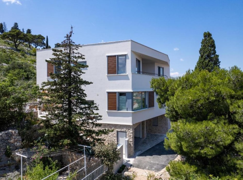 Villa (Five-Bedroom Villa)