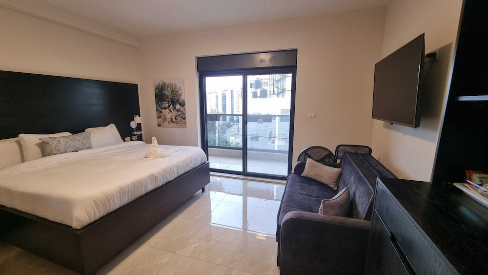 Panoramic Room